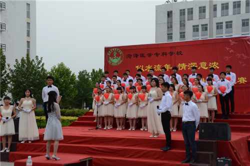 我校临床系举行“似水流年,情深意浓”第二届合唱比赛