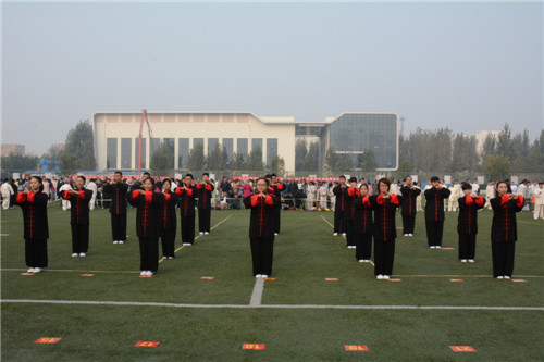 菏泽市第二届太极拳展演赛在我校举行